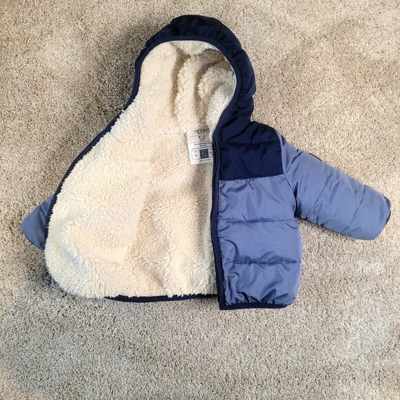 Baby Gap Reversable Winter Coat- Size 6-12 Months - Picture 2 of 4